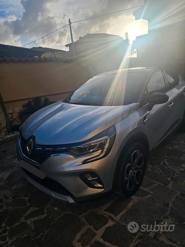 Usata Renault Captur Intens 101 CV (74 kW) 2021 Grigio SUV