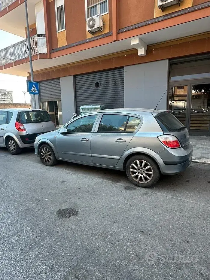 Usata Opel Astra 120 CV (88 kW) 2007 Grigio Berlina