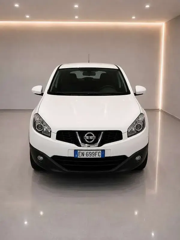 Usata Nissan Qashqai Acenta 131 CV (96 kW) 2012 Bianco SUV
