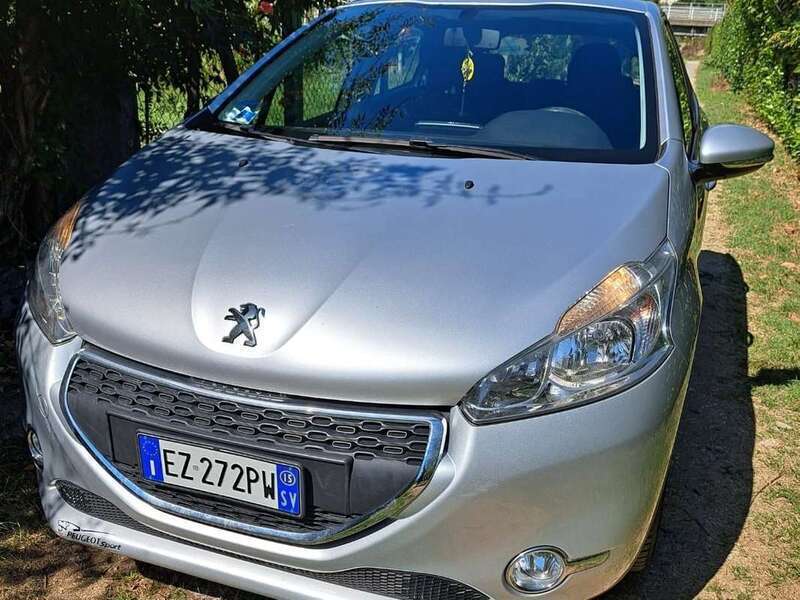 Usato 2015 Peugeot 208 1.4 Benzin 95 CV (7.800 €)
