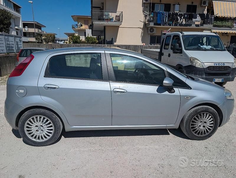 Usata Fiat Punto 90 CV (66 kW) 2008 Grigio Utilitaria