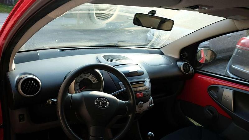 Usata Toyota Aygo Connect Style 68 CV (50 kW) 2012 Rosso Utilitaria