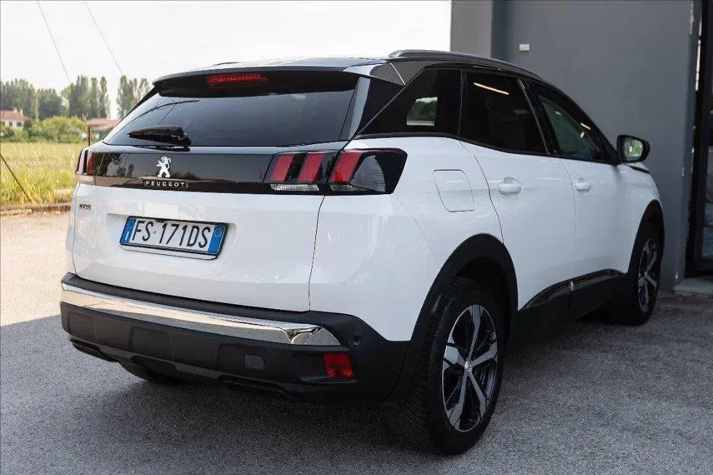 Usata Peugeot 3008 Allure 131 CV (96 kW) 2018 Bianco SUV