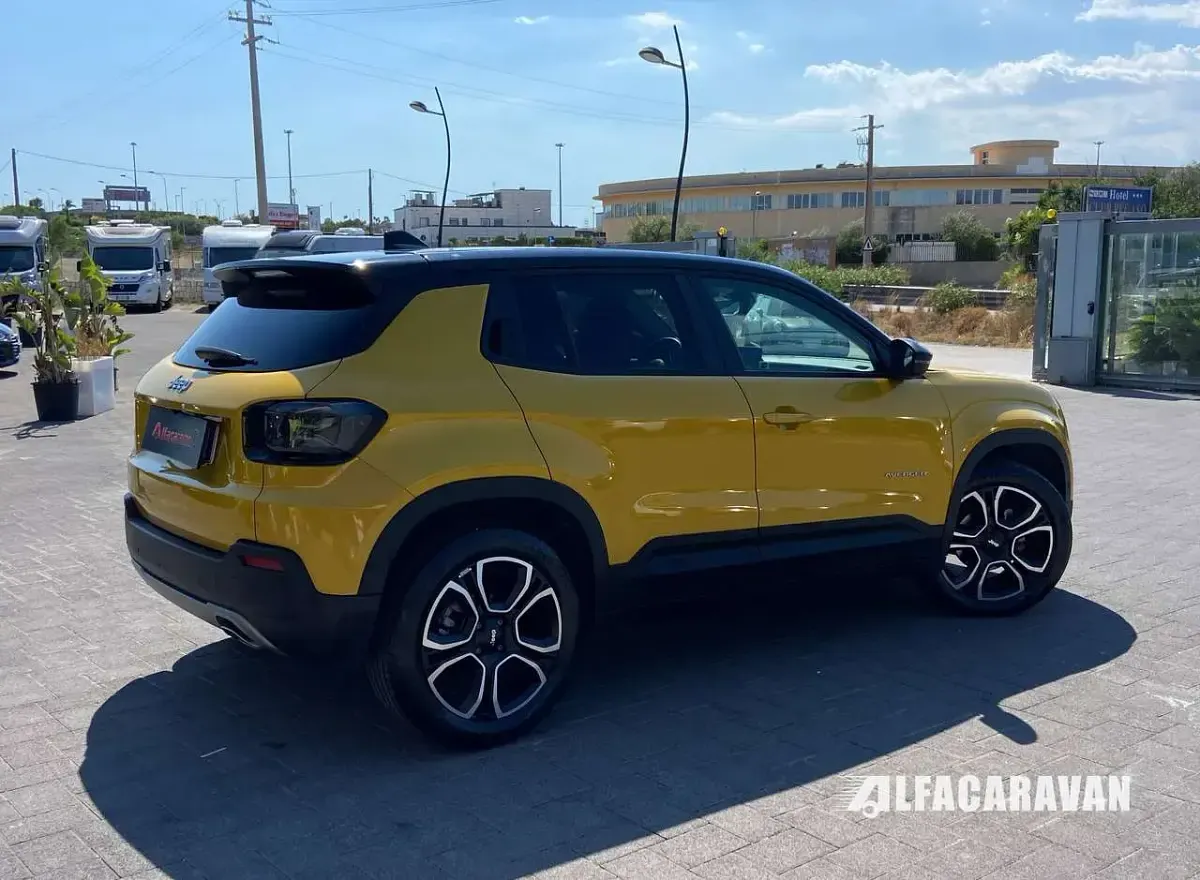 Usata Jeep Avenger Summit 101 CV (74 kW) 2024 Oro SUV