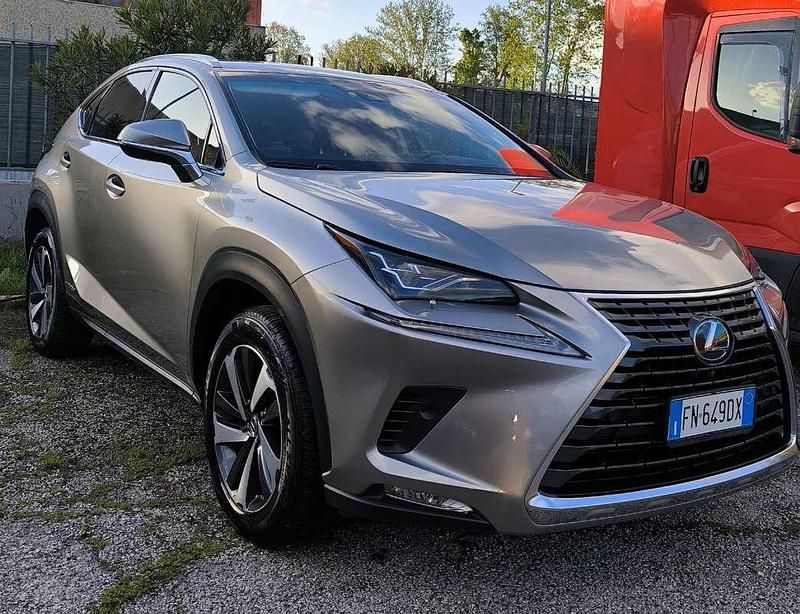 Usata Lexus NX300h Luxury Line 200 CV (147 kW) 2018 SUV