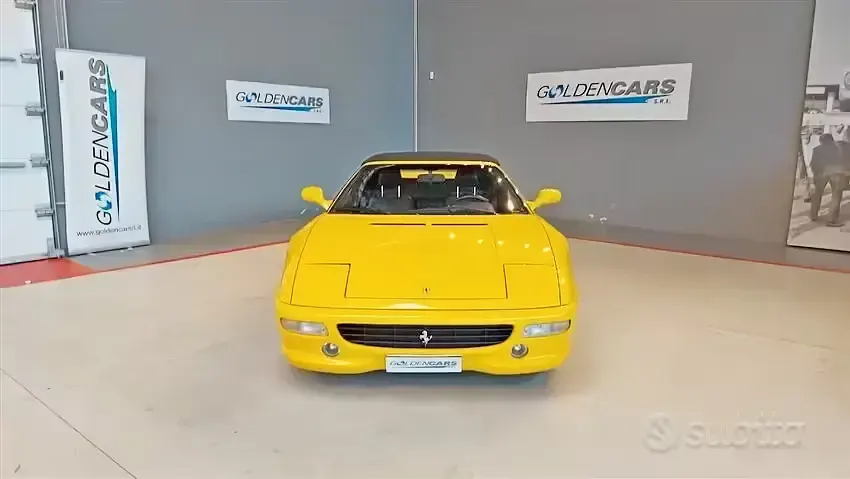 Usata Ferrari F355 381 CV (280 kW) 2000 Giallo Cabrio