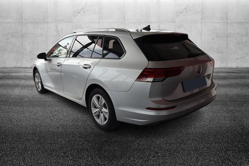 Usata VW Golf VIII Life 150 CV (110 kW) 2023 Argento metallizzato Station wagon