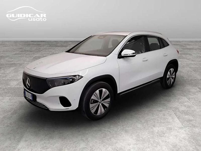 Bianco Usata 2024 Mercedes EQA300 AMG line SUV | 38.000 € (Buon prezzo) - Immagine 1/4