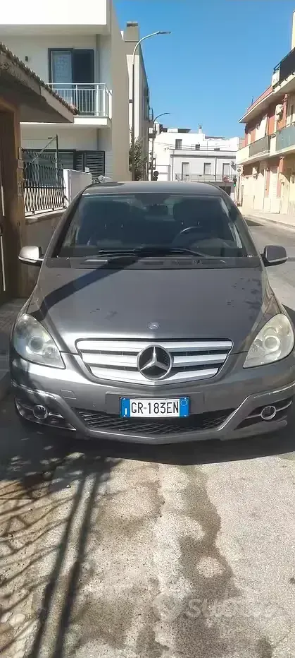 Usata Mercedes B180 109 CV (80 kW) 2009 Grigio Monovolume