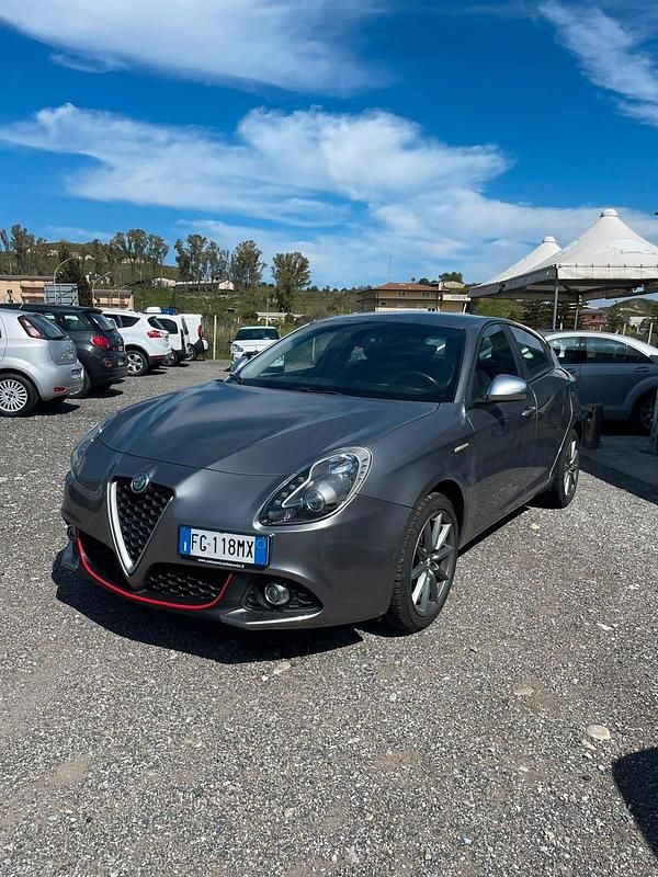 Usata Alfa Romeo Giulietta 120 CV (88 kW) 2016 Argento Utilitaria