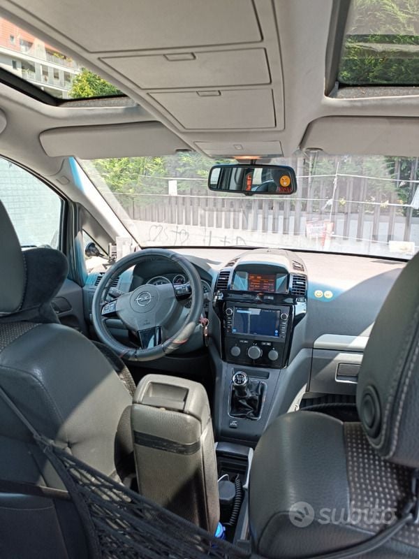 Usata Opel Zafira 97 CV (71 kW) 2008 Grigio Monovolume