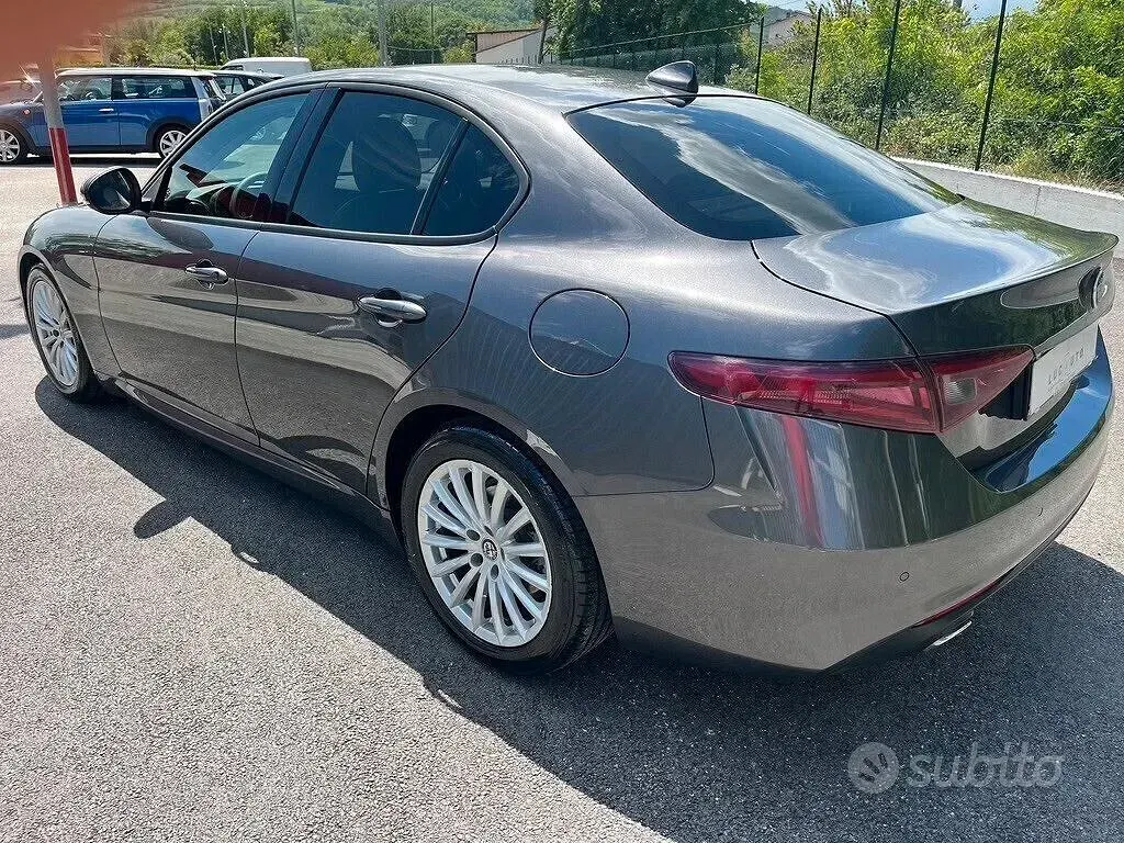 Usata Alfa Romeo Giulia Super 150 CV (110 kW) 2016 Grigio Berlina