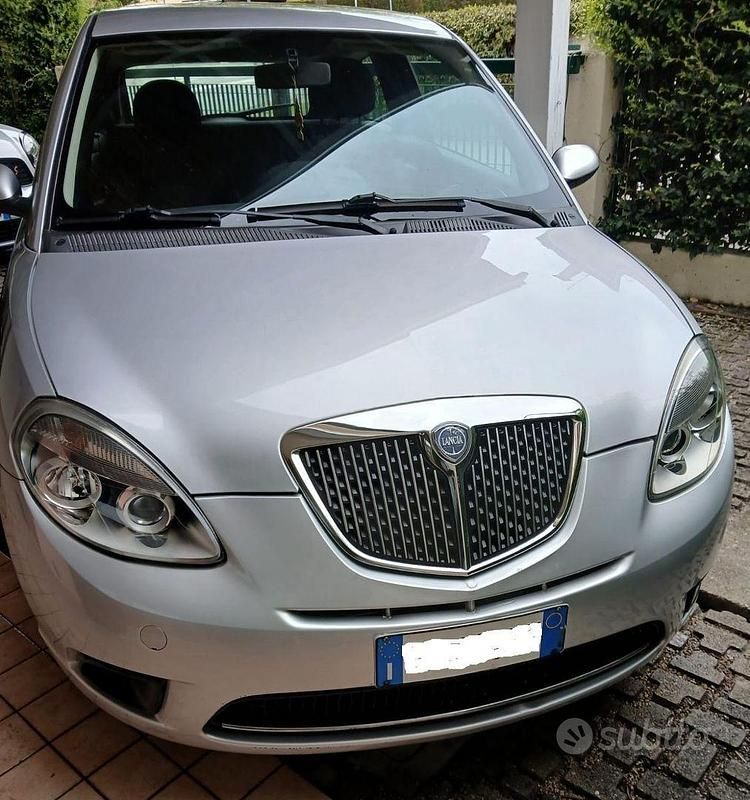 Usata Lancia Ypsilon 69 CV (50 kW) 2011 Grigio Utilitaria