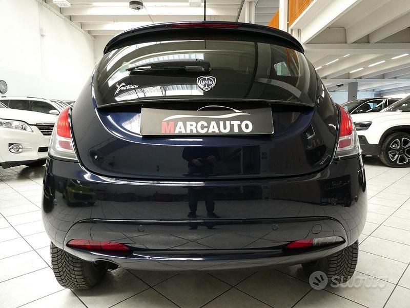Usata Lancia Ypsilon 84 CV (61 kW) 2017 Blu Utilitaria