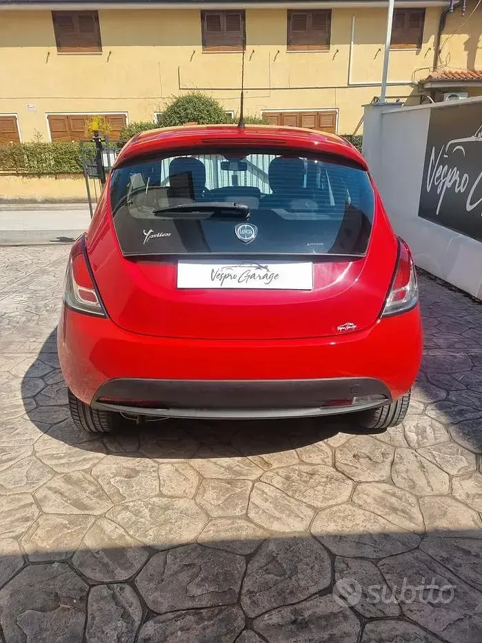 Usata Lancia Ypsilon 69 CV (50 kW) 2012 Rosso Utilitaria