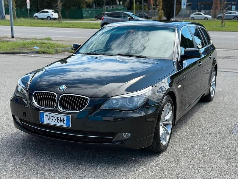 Begagnad BMW 525 197 HK (144 kW) 2009 Svart Kombi