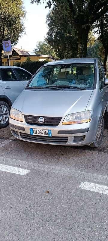 Usata Fiat Idea Active 95 CV (69 kW) 2004 Argento Monovolume