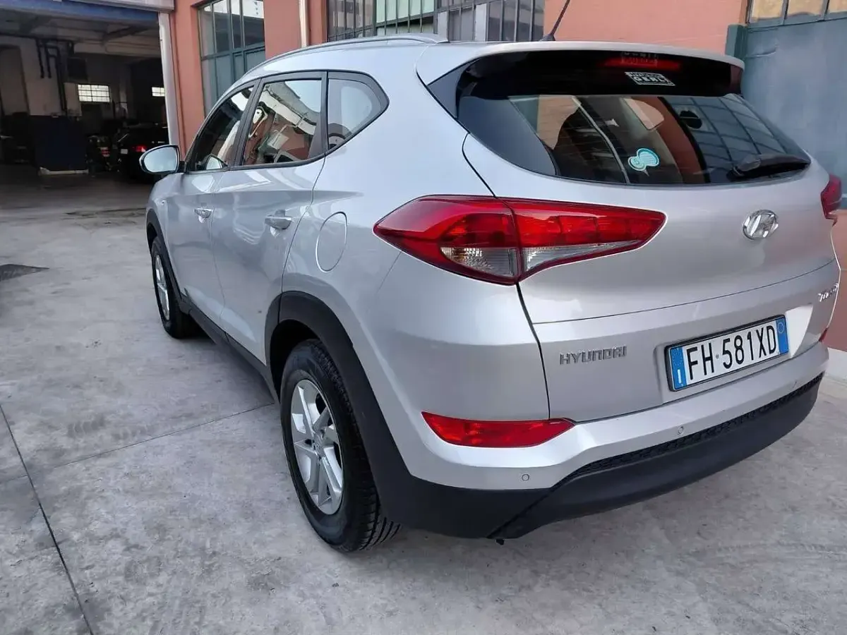 Usata Hyundai Tucson Comfort 132 CV (97 kW) 2017 Grigio chiaro SUV