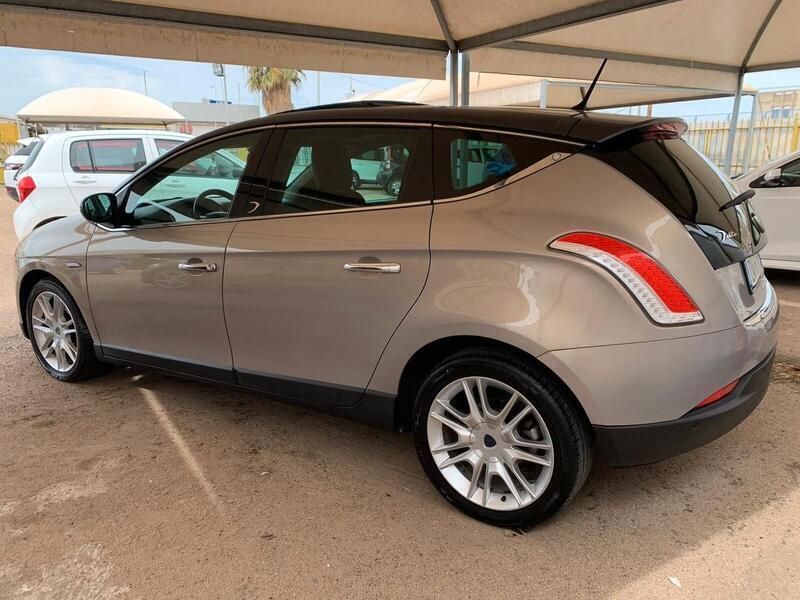 Usata Lancia Delta 120 CV (88 kW) 2009 Grigio Utilitaria