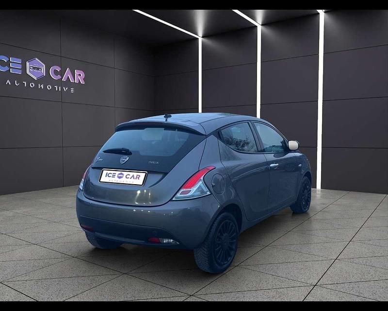 Usata Lancia Ypsilon Silver 69 CV (50 kW) 2023 Grigio Utilitaria