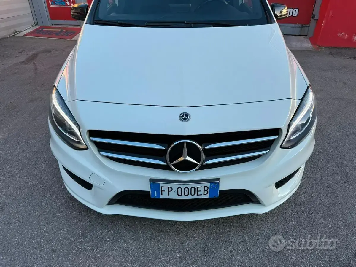 Usata Mercedes B200 Premium 136 CV (100 kW) 2018 Bianco Utilitaria