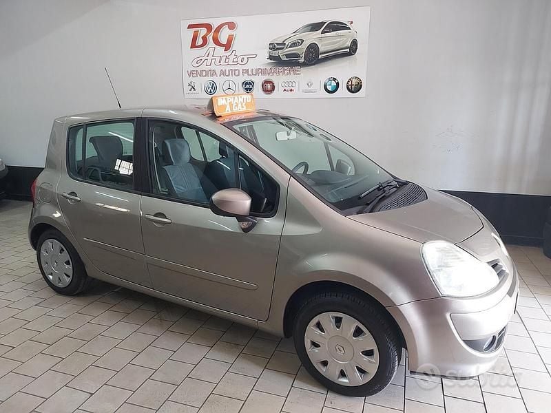 Grigio Usata 2009 Renault Modus Monovolume | 2999 € (Buon prezzo) - Immagine 1/4
