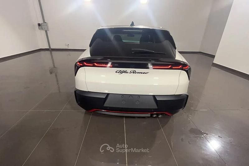 Nuova Alfa Romeo Junior Edizione Speciale 136 CV (100 kW) 2026 Bianco SUV