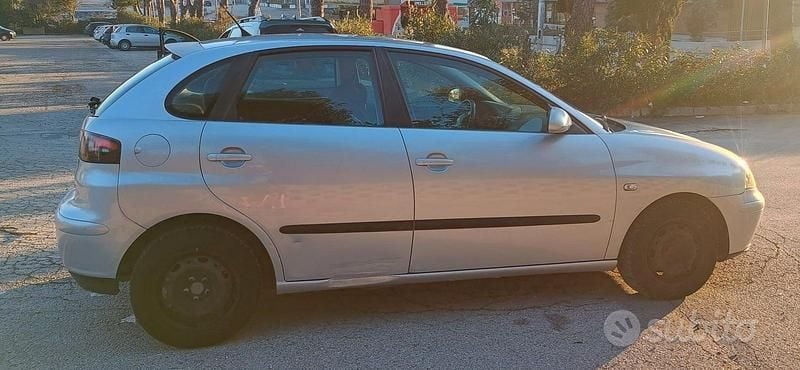 Usata Seat Ibiza 64 CV (47 kW) 2004 Grigio Utilitaria