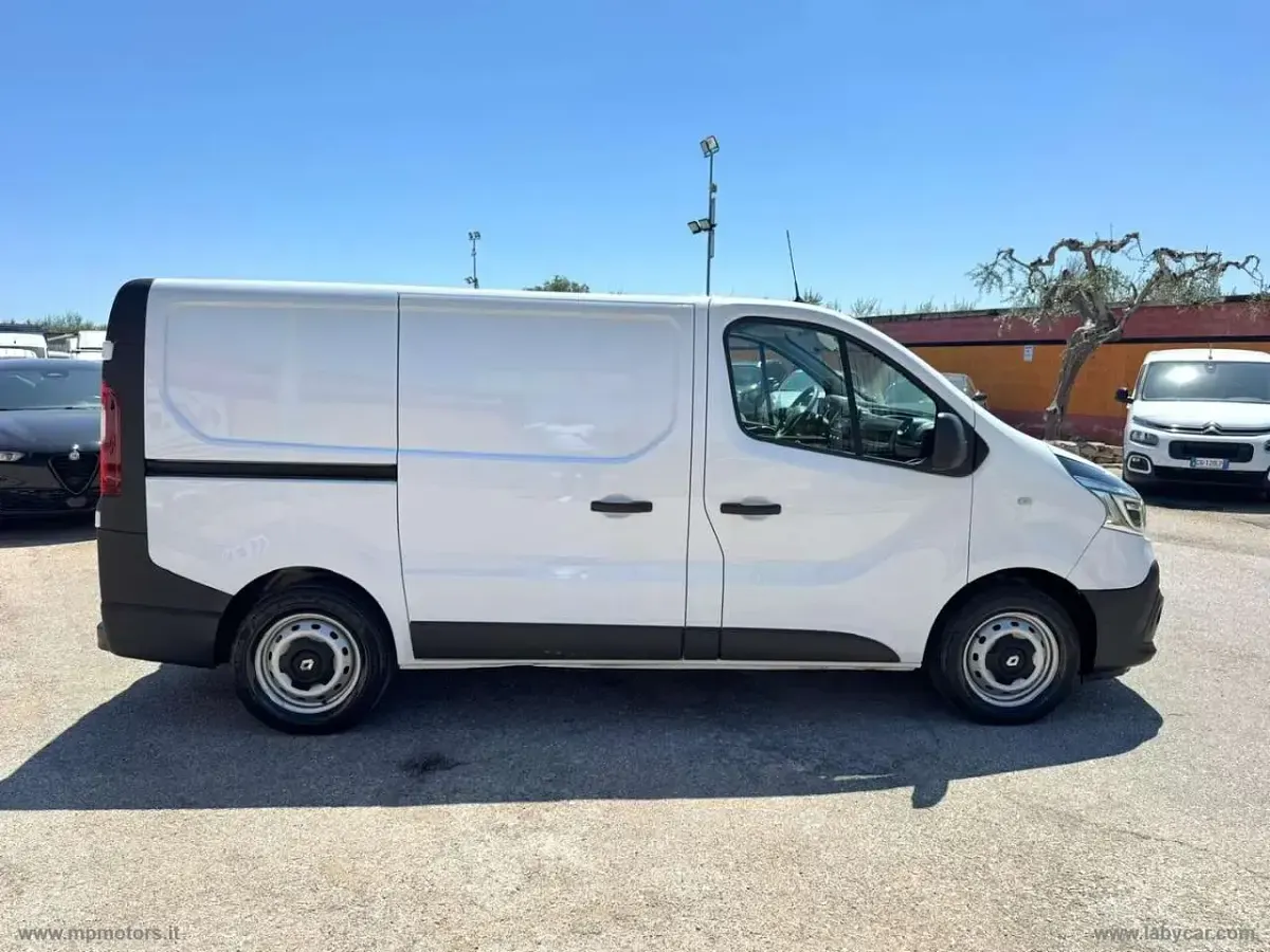 Usata Renault Trafic 120 CV (88 kW) 2021 Bianco Monovolume