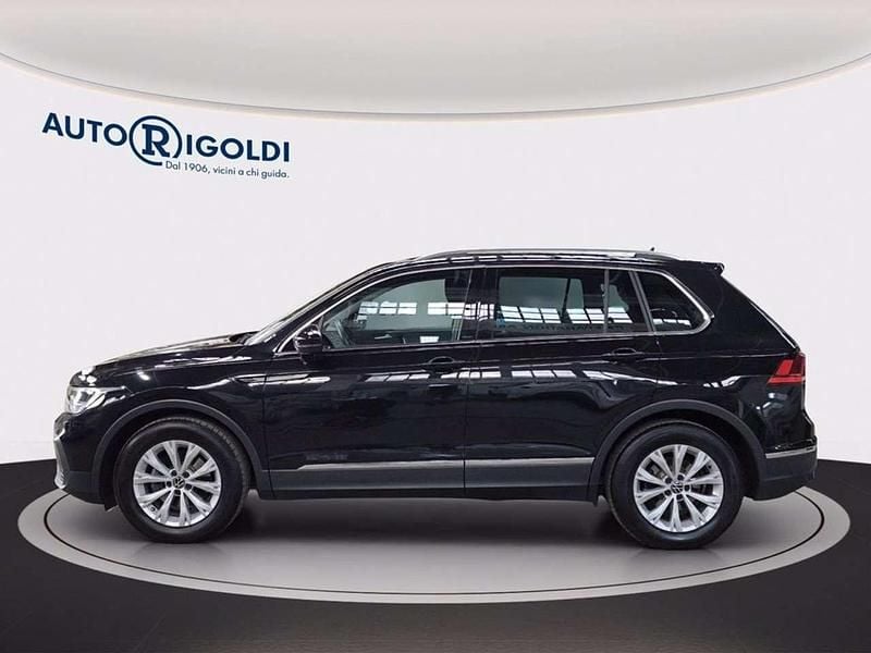 Usata VW Tiguan Life 131 CV (96 kW) 2022 Deep black perlato SUV