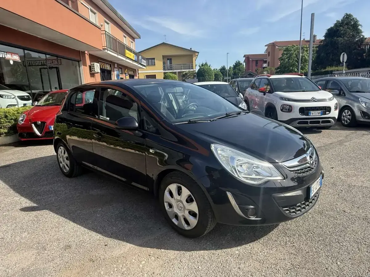 Usata Opel Corsa Cosmo 86 CV (63 kW) 2011 Nero Utilitaria