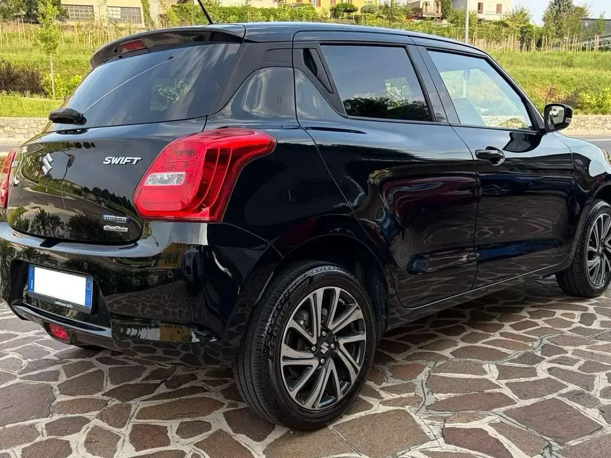 Usata Suzuki Swift 83 CV (61 kW) 2023 Nero Utilitaria