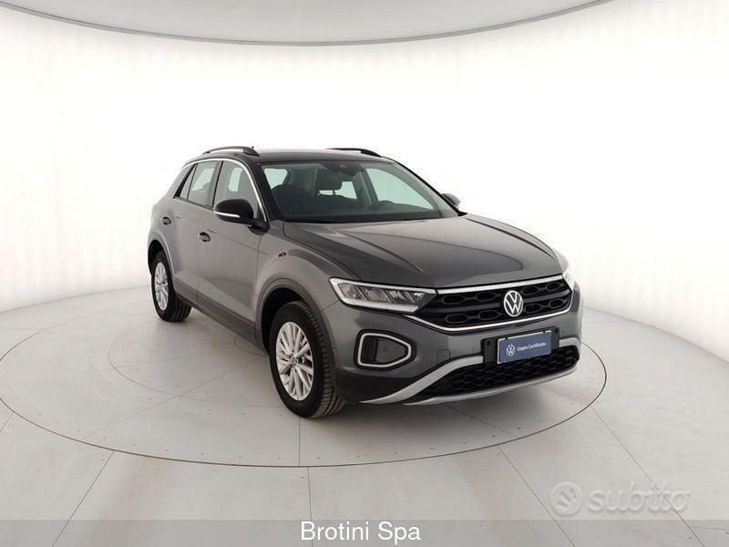Usata VW T-Roc Life 116 CV (85 kW) 2024 Grigio SUV