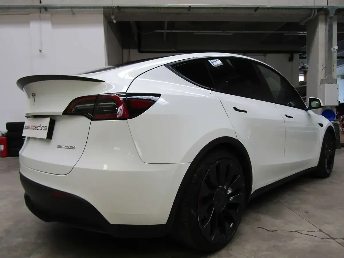 Usata Tesla Model Y Performance 158 kW (215 CV) 2023 Pearl white SUV