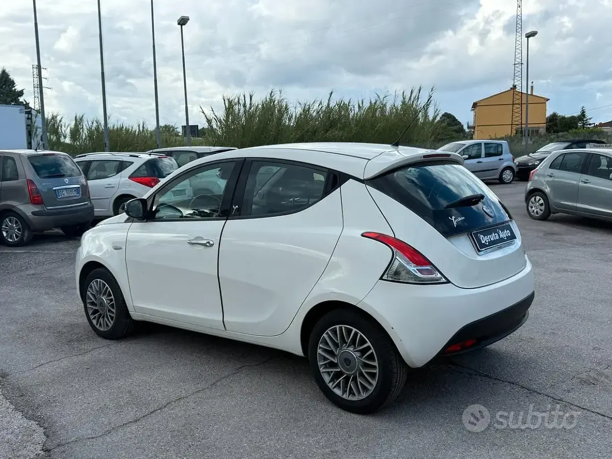 Usata Lancia Ypsilon S 95 CV (69 kW) 2012 Bianco Utilitaria