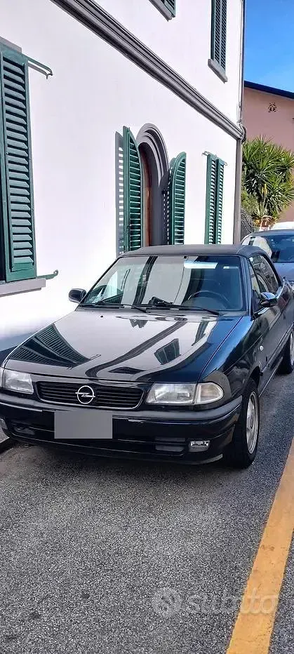 Usata Opel Astra Cabriolet 90 CV (66 kW) 1997 Nero Cabrio