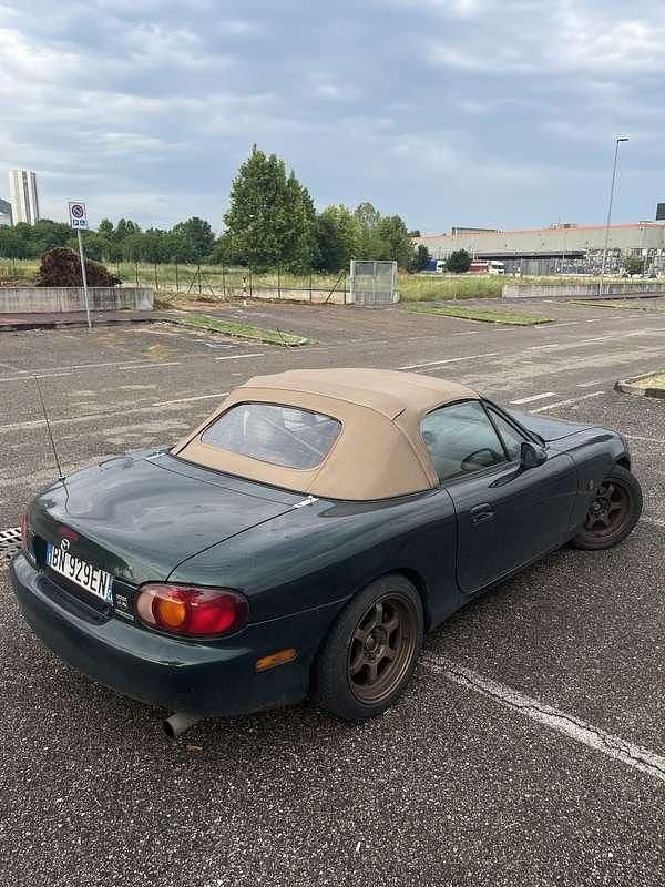 Usata Mazda MX5 140 CV (102 kW) 2000 Cabrio