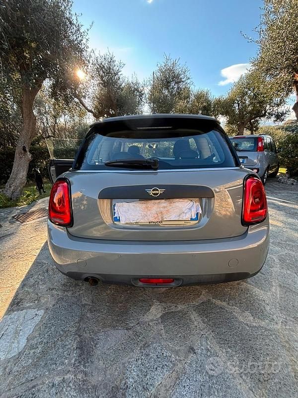 Usata Mini ONE 75 CV (55 kW) 2018 Grigio Utilitaria