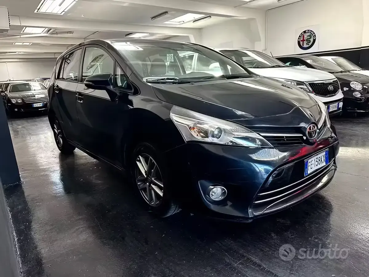 Usata Toyota Verso 111 CV (81 kW) 2016 Nero Monovolume