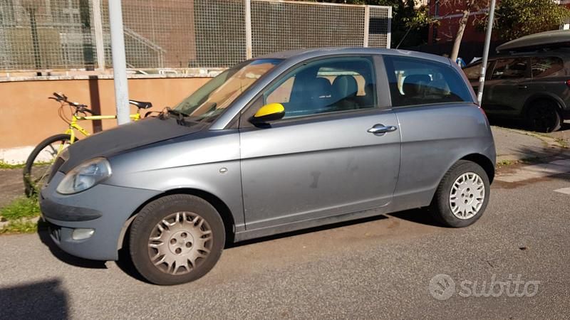 Usata Lancia Ypsilon 70 CV (51 kW) 2005 Grigio Utilitaria