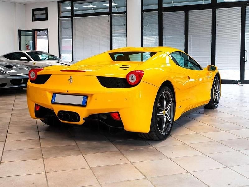 Usata Ferrari 458 570 CV (419 kW) 2012 Giallo triplo strato Cabrio