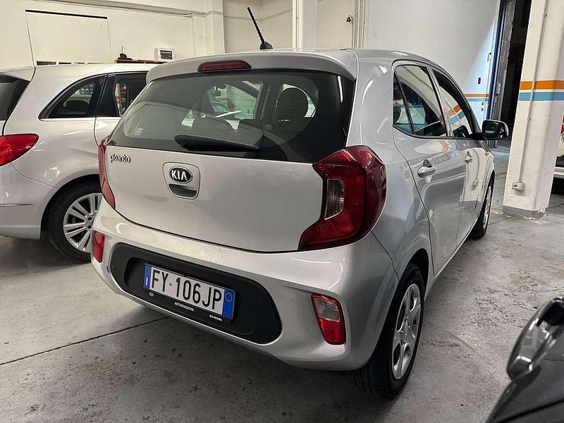 Begagnad Kia Picanto Active 67 HK (49 kW) 2019 Silver Halvkombi