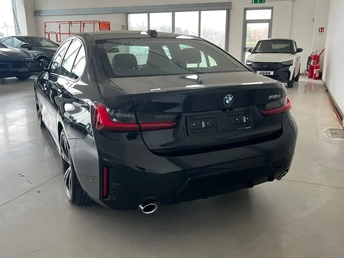 Nuova BMW 318 M Sport 149 CV (109 kW) 2026 Nero Berlina