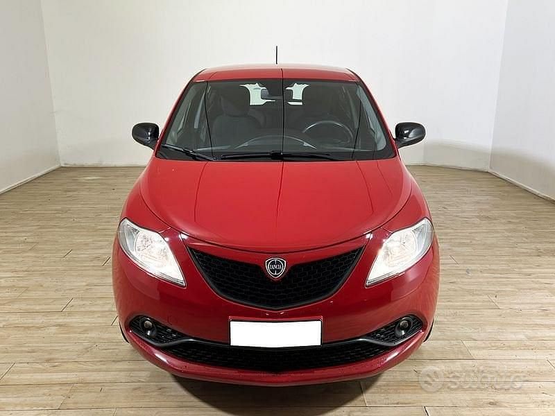 Usata Lancia Ypsilon Silver 69 CV (50 kW) 2020 Rosso Utilitaria