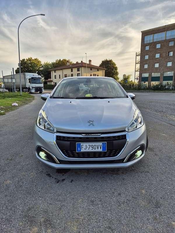 Usata Peugeot 208 Allure 75 CV (55 kW) 2017 Utilitaria