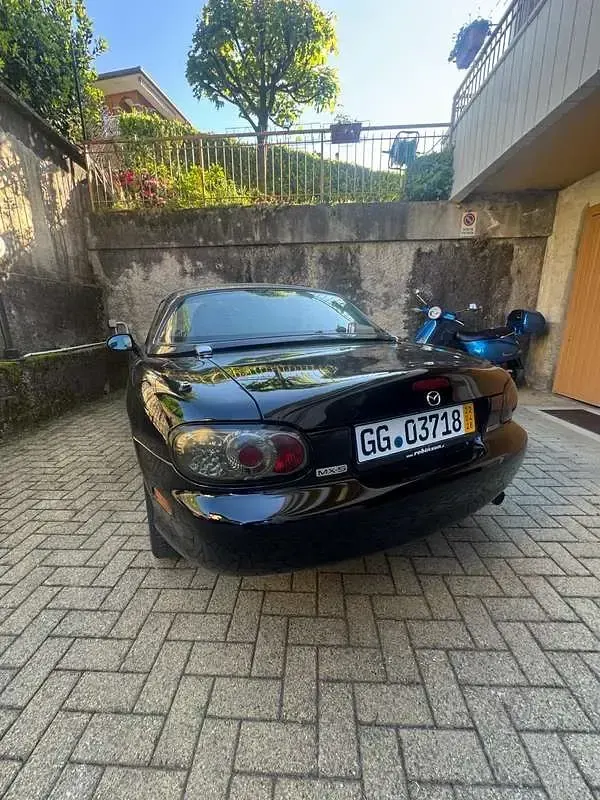 Usata Mazda MX5 116 CV (85 kW) 2002 Nero Cabrio