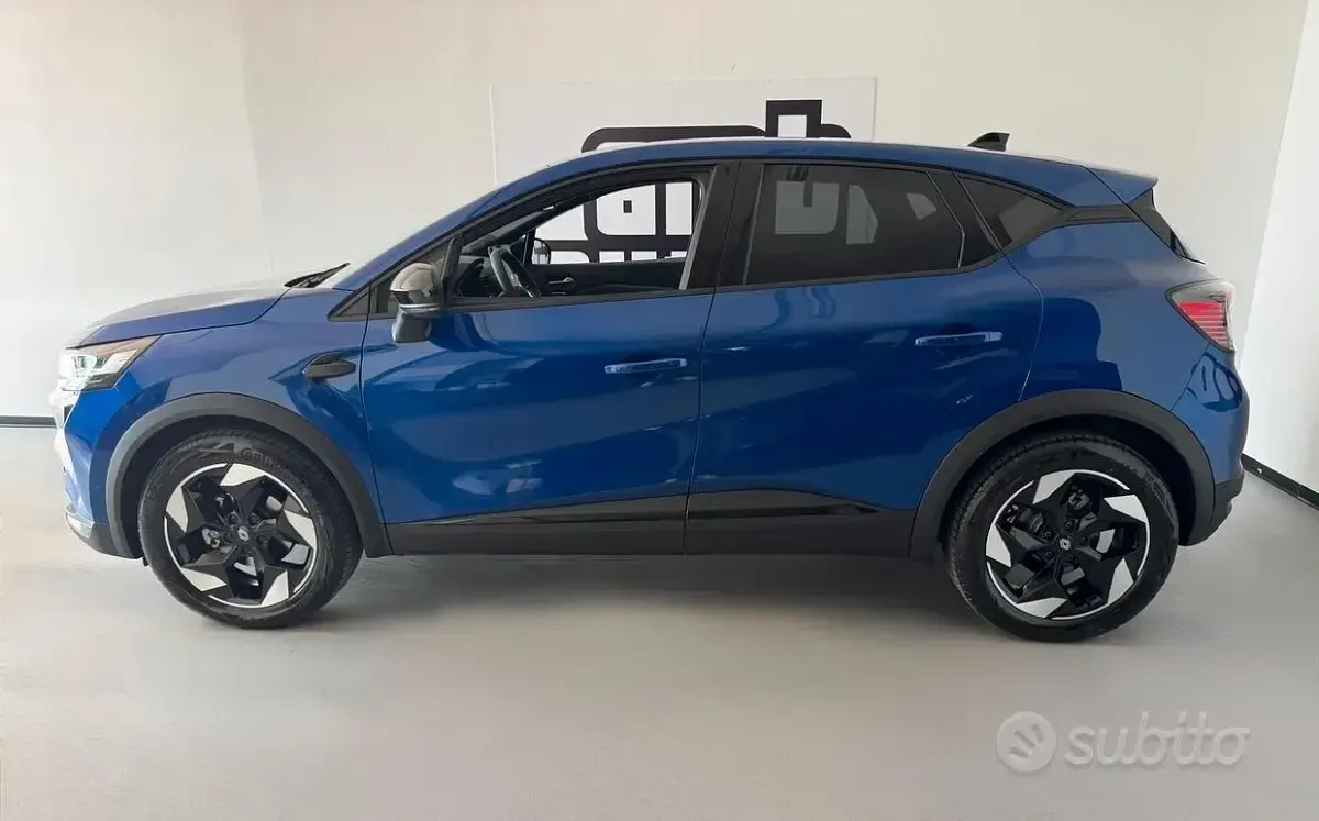 Usata Renault Captur Techno 101 CV (74 kW) 2025 Blu SUV