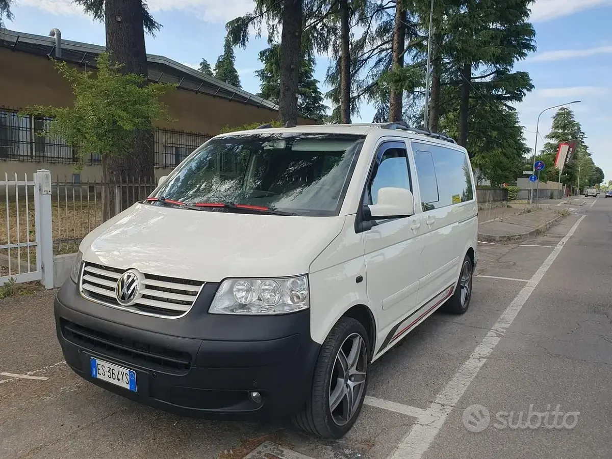 Usata VW Multivan 174 CV (127 kW) 2005 Bianco Monovolume