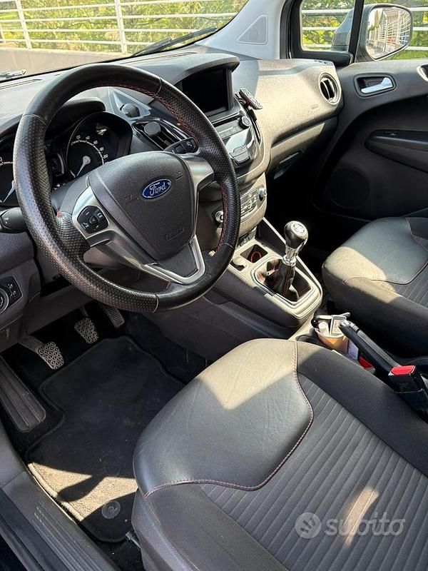 Usata Ford Tourneo Courier 100 CV (73 kW) 2021 Nero Monovolume