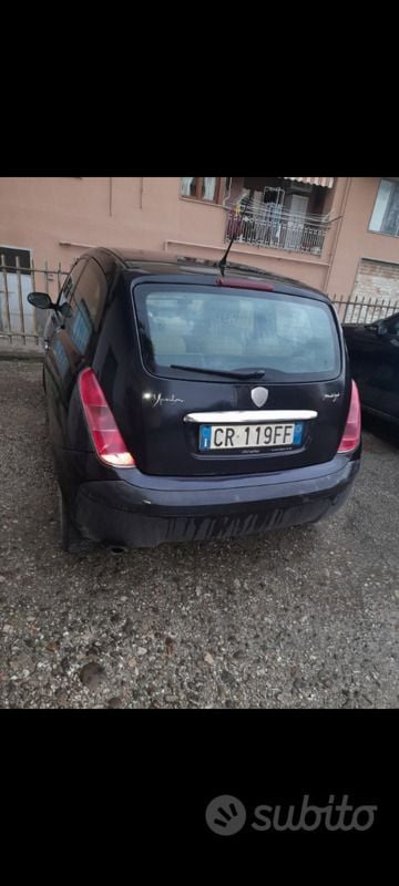 Usata Lancia Ypsilon 70 CV (51 kW) 2004 Nero Utilitaria